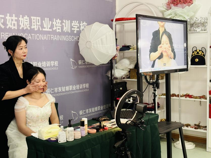 青年夜校助力青年提升自我焕发风采