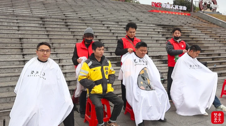 共青团铜仁市委开展学雷锋青年志愿服务活动