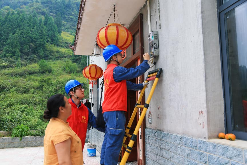 黔电之光暖山乡 安全服务进院坝